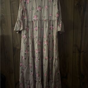 Chic Floral Maxi Dress in Pink and Cream